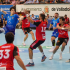 Edu Calle chuta durante el Recoletas Atlético Valladolid-Granollers.