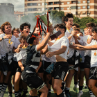 Los jugadores del Cavidel El Salvador celebran el título como campeones nacionales Sub-18..
