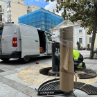 Recambio de la fuente de agua potable en la plaza de Santa Ana