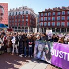 Concentración en la Plaza Mayor en repulsa de los dos crímenes; en la ventana, David Maroto