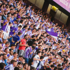 Afición del Real Valladolid en Zorrilla el día del ascenso.