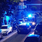 Imagen del operativo policial y de la ambulancia desplazados en la calle Aaiún, donde se produjo la detención.