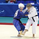 Marta Arce, de azul, en un combate de judo de los Paralímpicos de Pekín 2008.