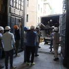 Trasladan el ‘Santo Cristo del Humilladero’ de la Iglesia de la Santa Vera Cruz al taller habilitado en la Catedral de Valladolid.