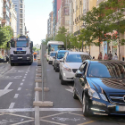 Un carril cortado por las obras en la calle Gamazo