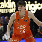 Sergio de Larrea Asenjo con la camiseta del Valencia Basket ACB