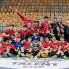 La selección española júnior, con los vallisoletanos Pablo Herrero y Álvaro Pérez, tras proclamarse campeones de Europa  de la categoría celebrado en Eslovenia.