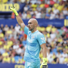 Dmitrovic durante un partido con el Sevilla ante el Villarreal