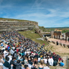 Cada año, una nutrida programación cultural permite revivir los días de gloria del teatro romano de Clunia Sulpicia y adentrarse en el rico pasado de la zona.