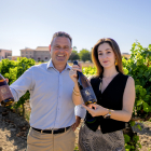 Naiara Bonet Galdeano, directora de comunicación de la bodega, junto a Ventura Hernández, responsable comercial de Castelo de Medina.