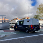 Un furgón de la Policía Nacional accede a la comisaría de Delicias de Valladolid.