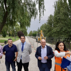 El alcalde de Valladolid, Jesús Julio Carnero, visita las obras del carril bici del paseo de Isabel la Católica