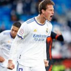 El delantero Juanmi Latasa celebra un gol con  el Real Madrid Castilla.