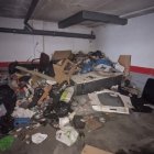 Basura y materiales en desuso acumulados en las viviendas