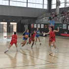 Acción del partido entre Ponce y Baloncesto León.