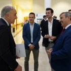 El consejero de Movilidad y Transformación Digital, José Luis Sanz Merino y el recgtor de la UVa, Antonio Largo, inauguran la jornada organizada por la Asociación de Ingenieros de Telecomunicaciones de Castilla y León.