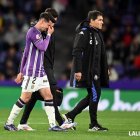 Luis Pérez abandona entre lágrimas el terreno de juego tras caer lesionado