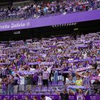 Aficionados del Real Valladolid antes del inicio de un partido.