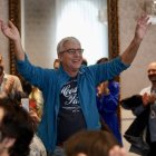 El director de 'Misericordia', Alain Guiraudie, celebra su Espiga de Oro.