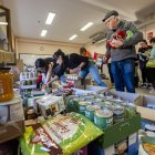 Recogida de alimentos en el Centro Cívico Delicias para los afectados de la DANA en Valencia