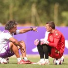 Pereira habla con Masip en su llegada al club blanquivioleta.