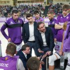 Lolo Encinas, en un tiempo muerto ante Gipuzkoa.