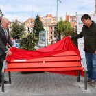 Banco para compartir en la plaza de Portugalate