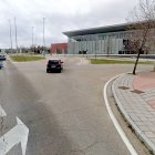 Rotonda de cruce de la Avenida Real Valladolid con la calle Monasterio de San Lorenzo de El Escorial, donde se produjo un herido por vuelco de un vehículo. GGL SW