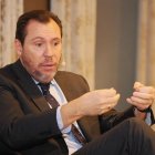 El ministro de Transportes y Movilidad Sostenible, Óscar Puente, participa en el Club de Prensa de El Mundo de Castilla y León