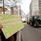 Tractorada en Valladolid de los regantes de Macías Picavea el pasado 15 de febrero, en una foto de archivo. ICAL