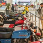 Exposición de motos clásicas en el centro comercial VallSur. J.M. LOSTAU.