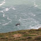 Una lancha del operativo recorre la costa de Isla.