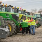 Agricultores participantes en el segundo día de tractorada en la calle Mieses