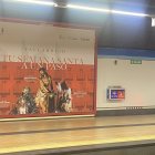 Cartel de la Semana Santa de Valladolid en la estación de metro de Chamartín de Madrid