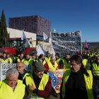 El sector agrario y ganadero, convocado por Unaspi, protesta ante las Cortes, bajo el lema Por el futuro del campo español, quedarse en casa no es la solución.