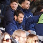 Diego Merino, en la grada en un partido de Liga.
