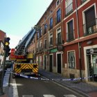 Calle Niña Guapa tras la caída de cascotes