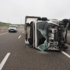 Vuelco de un camión en la A-60 a la altura de Zaratán