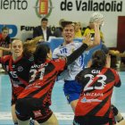 Una acción de O'Mullony en el partido ante Zuazo en Huerta del Rey.