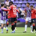 Boyomo consuela a Moro y Marcos André abraza a Peña tras el partido.