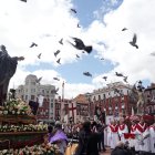 Procesión del Encuentro de Jesús Resucitado con la Virgen de la Alegría en Valladolid.