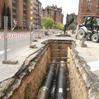 Calle Hernando de Acuña cortada por las obras de la red de calor