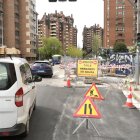 Calle Hernando de Acuña cortada por las obras de la red de calor
