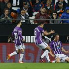 Latasa celebra su gol al Valencia marcado en marzo, junto a Marcos André e Iván Sánchez.