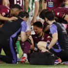 Javi Sánchez se duele de su lesión sobre el césped del Villamarín.