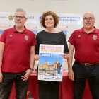 Representantes del Club Billar Valladolid junto a Mayte Martínez en la presentación del evento.