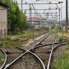 Vía de Ariza a la altura de la estación y paso a nivel de Ariza en la Ciudad de la Comunicación