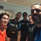 Sanitarios y policías que han ayudado a dar a luz a una mujer a las afueras de Vallsur