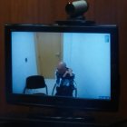 Suspendido el juicio por violencia contra el autor de crimen de Viana para decidir si declara en sala o a distancia. En la foto, el acusado por videoconferencia desde el penal militar de Alcalá de Henares.