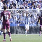 Juan Cruz celebra el tercer gol del Leganés ante Aidoo y Latasa.